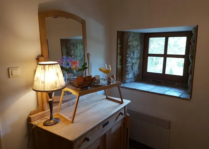 Дом отдыха Mas Du Moulin Neuf, With Private Garden And Jacuzzi